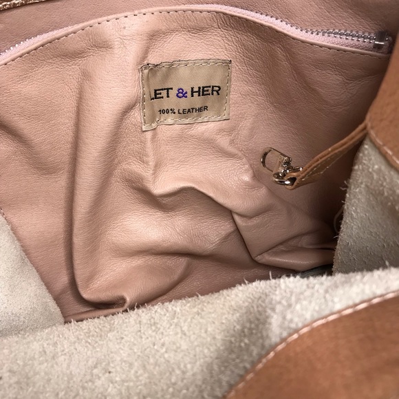 Let and Her Lux designer gold & rose gold leather crossbody. Size:MEDIUM - Picture 4 of 13